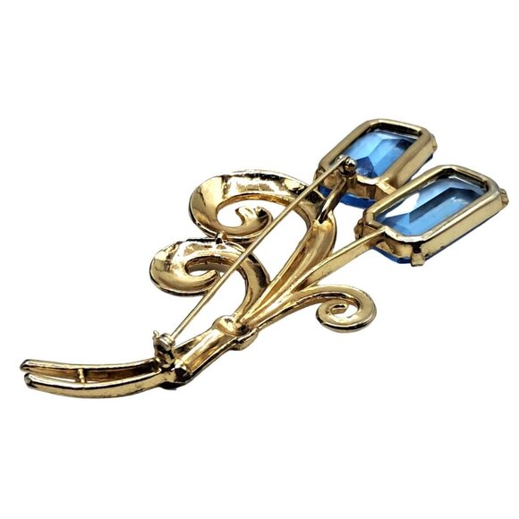 Vintage Gold Tone Floral Brooch With Blue Glass Stones Costume Jewelry - Picture 9 of 11